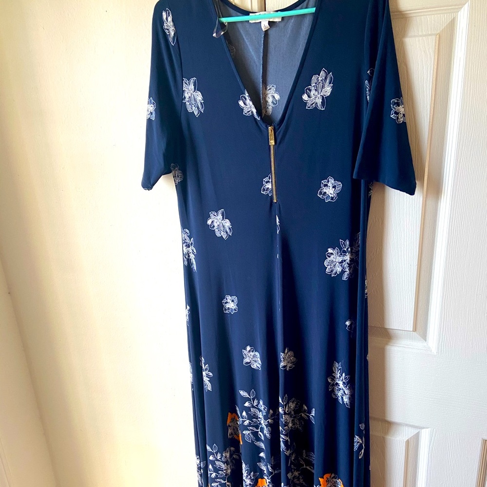 Lovely lightweight floral maxi dress.